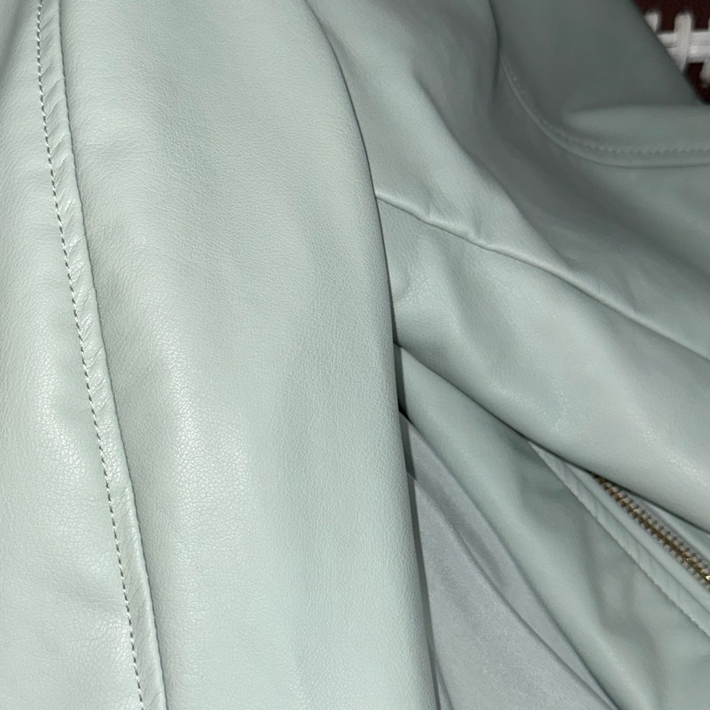Leather jacket - Picture 3 of 3